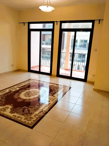 LARGE TERRACE I VACANT I LARGE LAYOUT