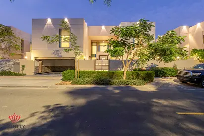 Corner Villa| Upgraded | Luxury 5BR Villa