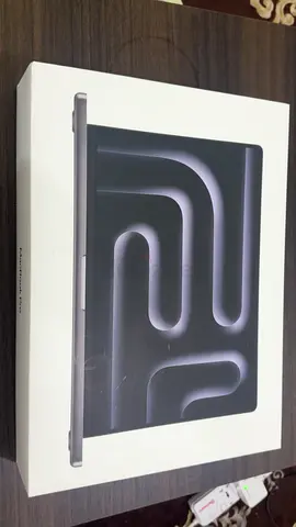 Macbook m4max box