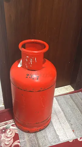 Red LPG Gas Cylinder - Single (60% LPG available) with Regulator