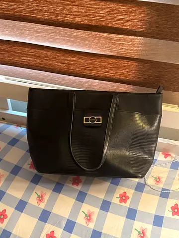 Black Carpisa tote bag with Zip