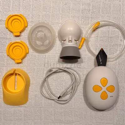 Medela Solo Electric Breast Pump with Accessories