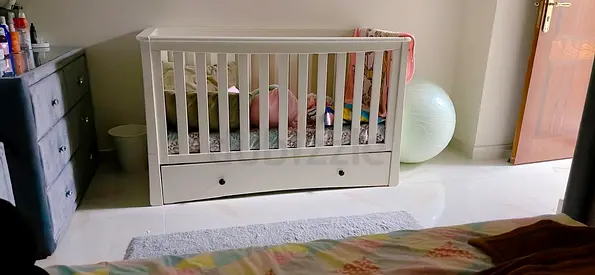 White oak wooden baby crib with under-drawer – good condition