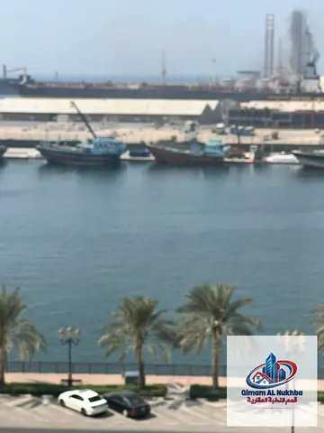 ارخص استديو اطلالة بحرية واكبر مساحة في الشارقة مساحة كبيرة مطبخ منفصل كاميرات مراقبة وصيانة مجانية سهل الوصول لمخرج دبي سعر ممتاز وتسهيلات فى السداد