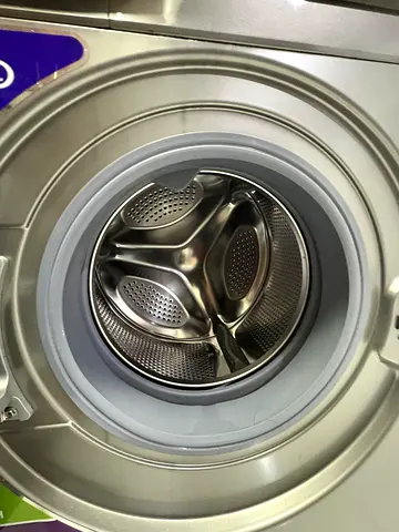 Front load washing machine in excellent condition