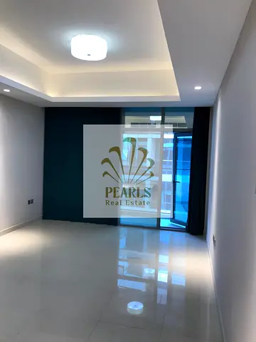 أرقى وأكبر غرفتين وصالة للإيجار السنوي في أبراج غلفا بالراشدية 1 بعجمان، مع بلكونة وتكييف مركزي وجيم ومسبح وباركينج مجاني.