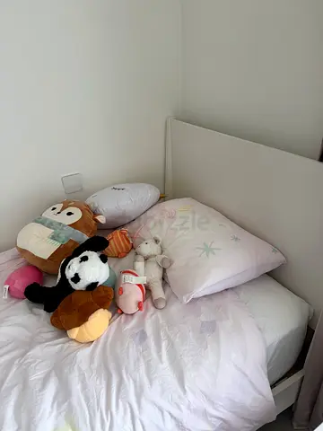Pottery barn Bed and mattress