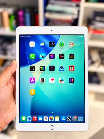 iPad 8 32GB 3GB RAM 10.3 screen size excellent condition like new
