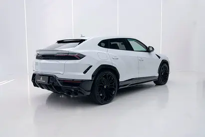600 KM | PLUG-IN HYBRID | WHITE & IVORY
