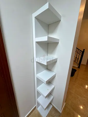 White Wall-Mounted Geometric Display Shelves - 6 Cubes