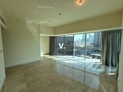 Big Layout | Close to Metro and One Central