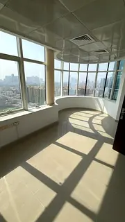 Office for rent – 4 rooms, reception area, kitchen, and bathroom; partitioned and ready for