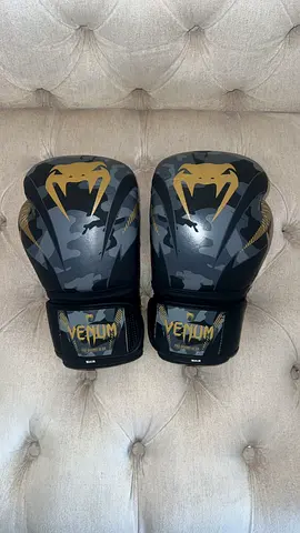 10oz venum boxing gloves