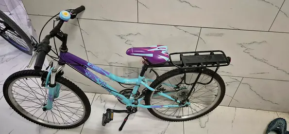 Girls cycle