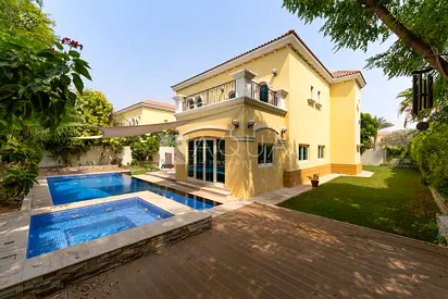 4 Bed Conversion | Vacant | Pool &amp; Jacuzzi