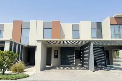 SINGLE ROW | LANDSCAPED GARDEN | 3BR + MAID