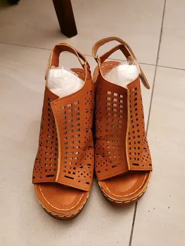 Women brown sandle size 39
