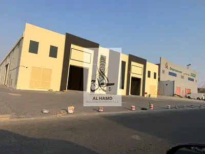 للأيجار من المالك مصنع وشبرات في ام القيوين مساحات كبيرة نتوفر مساحة 3000