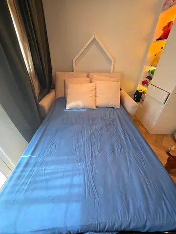 Sofa bed with mattress and 4 pillows