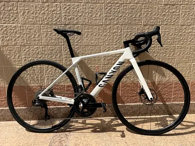 Canyon Ultimate CF SLX – Shimano 105 Di2 – Excellent Condition