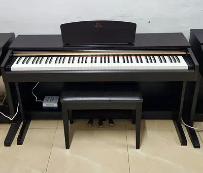 The Yamaha Arius YDP-160 is a classic home console digital piano. It features 88 weighted keys
