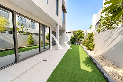 CORNER | VACANT | READY TO MOVE IN
