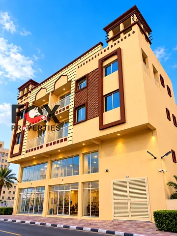 بناية سكني تجاري للبيع بالجرف الصناعية 2 عجمان! دخل 500 ألف، مساحة 6727 قدم، أرضي+ميزانين+طابقين. السعر النهائي: 5.5 مليون درهم.