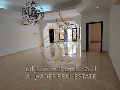 للايجار في منطقة الفلج – الشارقة، فيلا مميزة بموقع ممتاز بالقرب من الحديقة، وتتميز بموقعها على شارع بعرض 18 متر،