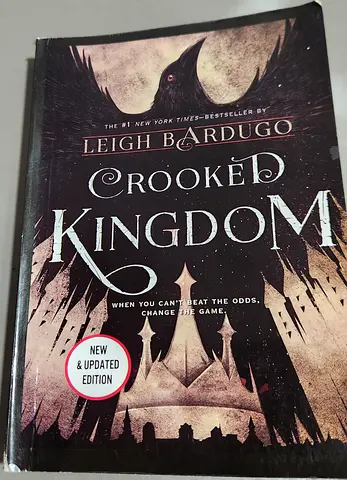 Crooked Kingdom by Leigh Bardugo (paperback, new & updated edition)