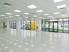 SPACIOUS SEMI-NEW GROUND FLOOR SHOW ROOM | 2 PARKINGS |