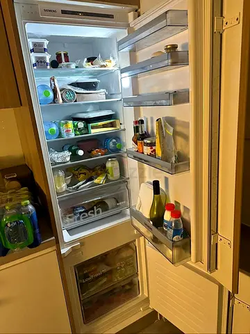 Siemens built-in fridge with bottom freezer Exellent Condition