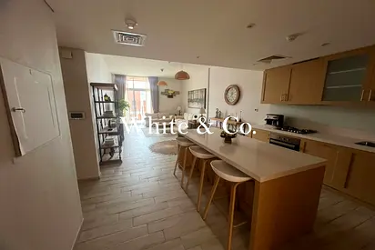 4 CHQS | BALCONY- LARGE LAYOUT | MODERN