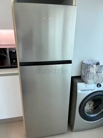 Hisense fridge RT418N4ASU 252l fridge / 72 l freezer.