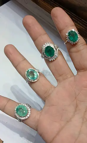 Emerald rings with gold n diamonds