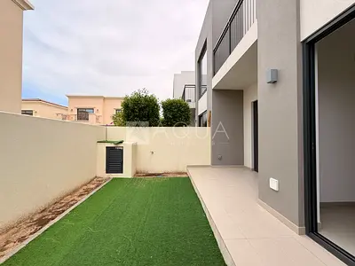 PRIVATE GARDEN |WELL MAINTAINED| SINGLE ROW