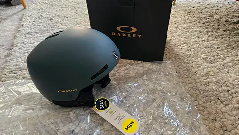 Oakley ski/ snowboard helmet L