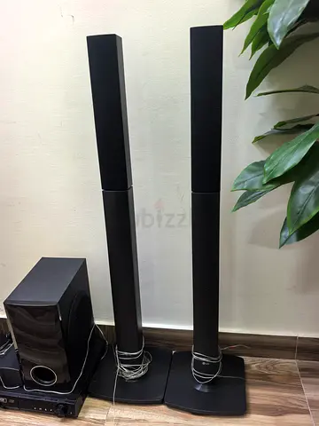 Tower floor-standing home theater speakers with subwoofer and receiver - used