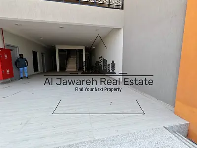 نوع العقار:سكن عمال للبيع العنوان: ام القيوين تفاصيل العقار: 27 غرفه كل غرفه فيها حمام ومكان للغساله يوجد 4 مطابخ قيمة البيع : 6 مليون و500 ال