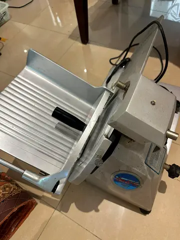 To sell by Friday! Electric Meat / Deli Slicer - Heavy Duty, Used