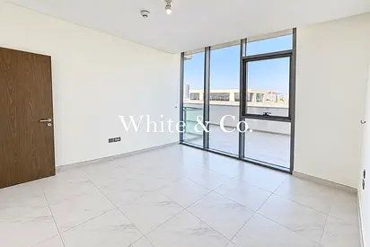 Corner Unit | Balcony | Bright Interior