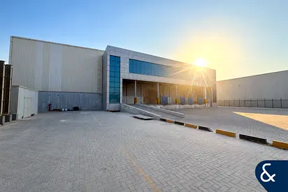 JAFZA | 11M Height | 4 Loading Bays
