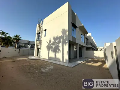 4BR Villa | MAG Eye Townhouses | Burj Khalifa & Garden View | Unfurnished