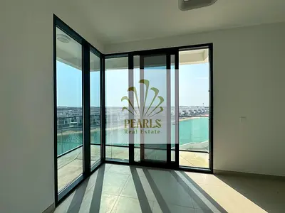 للإيجار السنوي شقة مميزة مكونة من غرفة وصالة بإطلالة بحرية في منطقة الحمرية، بموقع رائع بالقرب من الشاطئ، وتوفر الشقة العديد من المرافق والخدمات التي