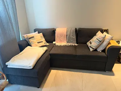 Modern Convertible Sectional Sofa with Storage – Excellent Condition