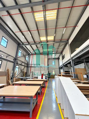 Independent warehouse and office for rent suitable for carpentry