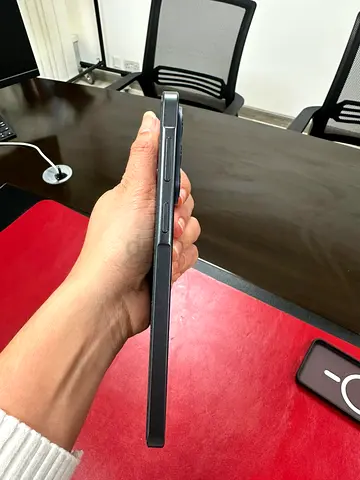 Slim black smartphone in good condition - single SIM (used) SAMSUNG GALAXY A37- 2 WEEKS OLD
