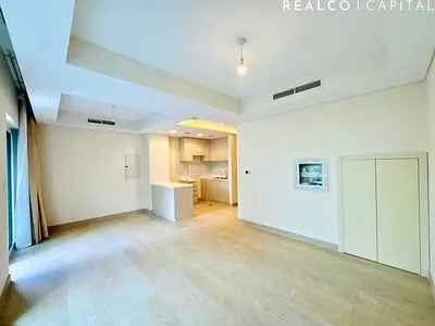A Ready to Move beatiful 3 Bedroom Townhouse | less than market cornet unit L shape garden