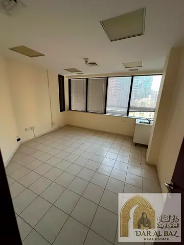 🏢 Office for Annual Rent in Al Majaz 1, Sharjah. Prime location near services and main roads. 💰 AED 95,000/year, 4 cheques, free AC, and 3 months FR