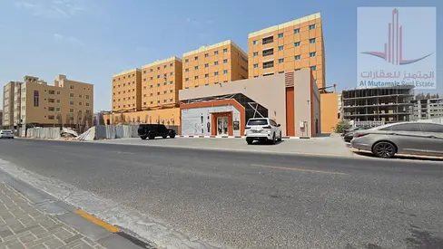 للبيع بعجمان معرض بالجرف ٣ المساحه ٦٧٠٠ قدم تصريح سكني تجاري ارض + ٦ طوابق السعر مطلوب ٤ مليون درهم