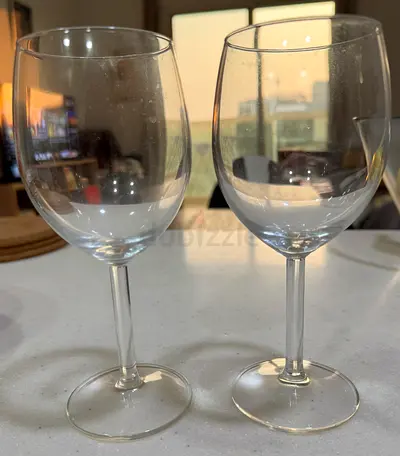 Set of 2 clear wine glasses - used, good condition